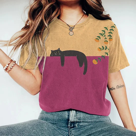 Luźna damska koszulka T-shirt z nadrukiem kotów i okrągłym dekoltem