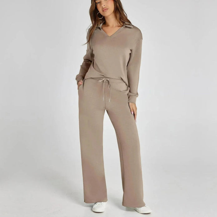 Eline | Luksusowy Zestaw Odzieży Domowej z Przytulnymi Spodniami i Dekoltem w Serek Loungewear Set Warschau Fashion Brązowy XS