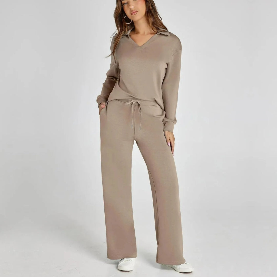 Eline | Luksusowy Zestaw Odzieży Domowej z Przytulnymi Spodniami i Dekoltem w Serek Loungewear Set Warschau Fashion Brązowy XS