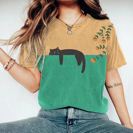 Luźna damska koszulka T-shirt z nadrukiem kotów i okrągłym dekoltem