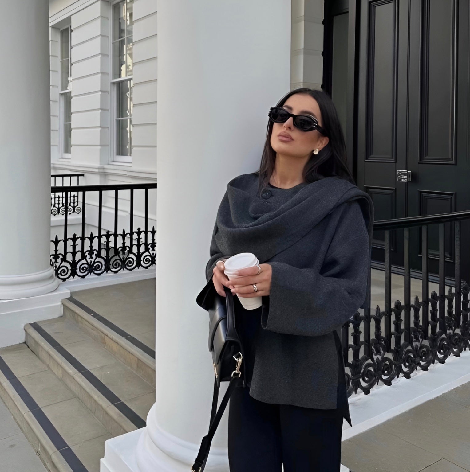 Doriane: Elegancki, nowoczesny model damski z miękkiego materiału Warschau Fashion