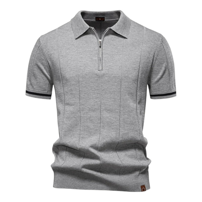 "Klasyczna męska koszulka polo" can be rewritten as "Męska koszulka polo w klasycznym stylu".