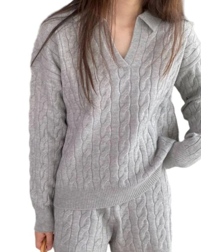 Elegancki Wełniany Sweter z Dekoltem w Serek