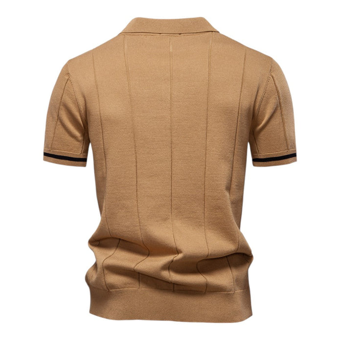 "Klasyczna męska koszulka polo" can be rewritten as "Męska koszulka polo w klasycznym stylu".