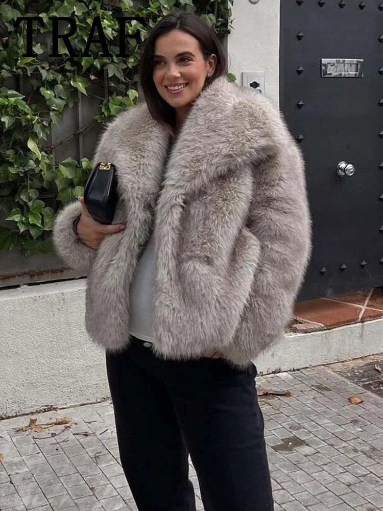Damska kurtka zimowa z pluszowym futrem syntetycznym Women's Coat Warschau Fashion