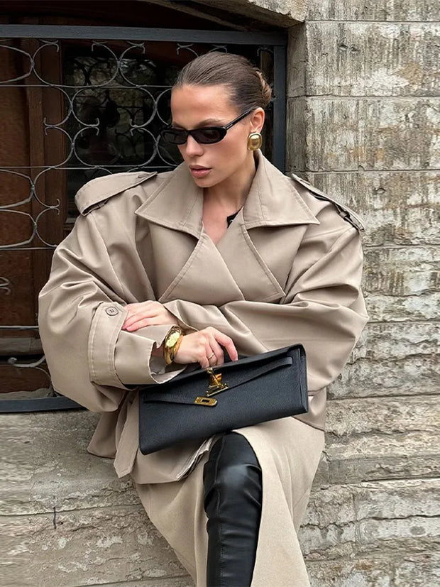 Stylowy Retro Trench dla Kobiet z Odwróconym Kołnierzem i Poduszkami na Ramionach - Elegancka Odzież Wierzchnia Jacket Warschau Fashion