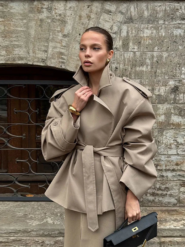 Stylowy Retro Trench dla Kobiet z Odwróconym Kołnierzem i Poduszkami na Ramionach - Elegancka Odzież Wierzchnia Jacket Warschau Fashion