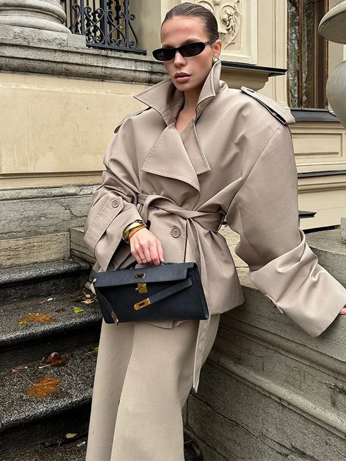 Stylowy Retro Trench dla Kobiet z Odwróconym Kołnierzem i Poduszkami na Ramionach - Elegancka Odzież Wierzchnia Jacket Warschau Fashion