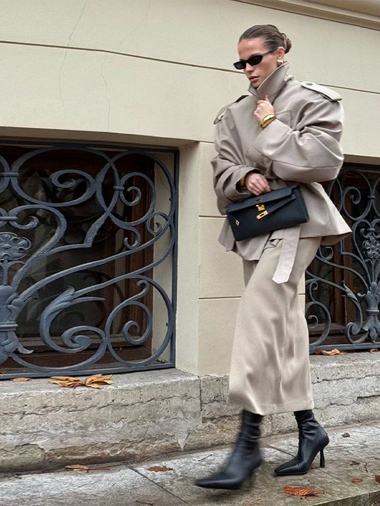 Stylowy Retro Trench dla Kobiet z Odwróconym Kołnierzem i Poduszkami na Ramionach - Elegancka Odzież Wierzchnia Jacket Warschau Fashion