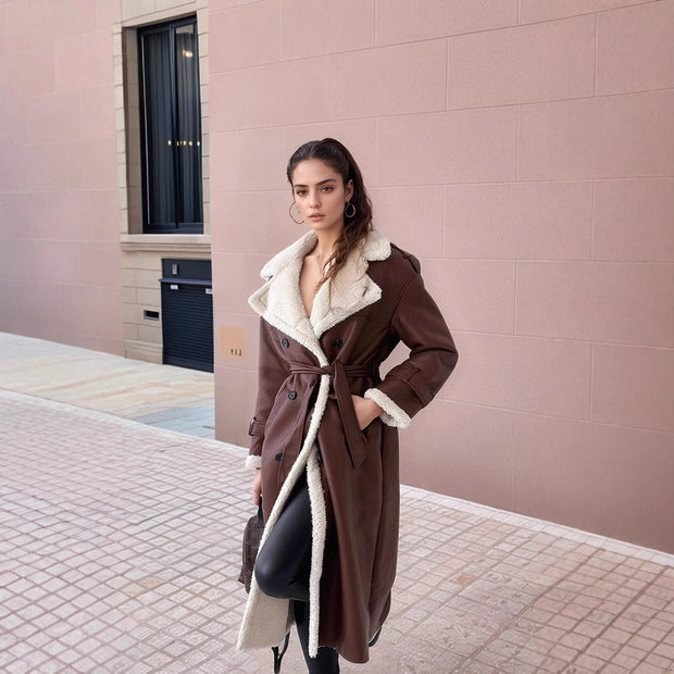 Damski długi płaszcz skórzany z pluszowym wykończeniem i szerokimi klapami – elegancki i uniwersalny płaszcz na zimowe formalne i codzienne okazje Coats & Jackets Warschau Fashion Brązowy S