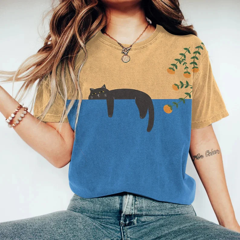 Luźna damska koszulka T-shirt z nadrukiem kotów i okrągłym dekoltem