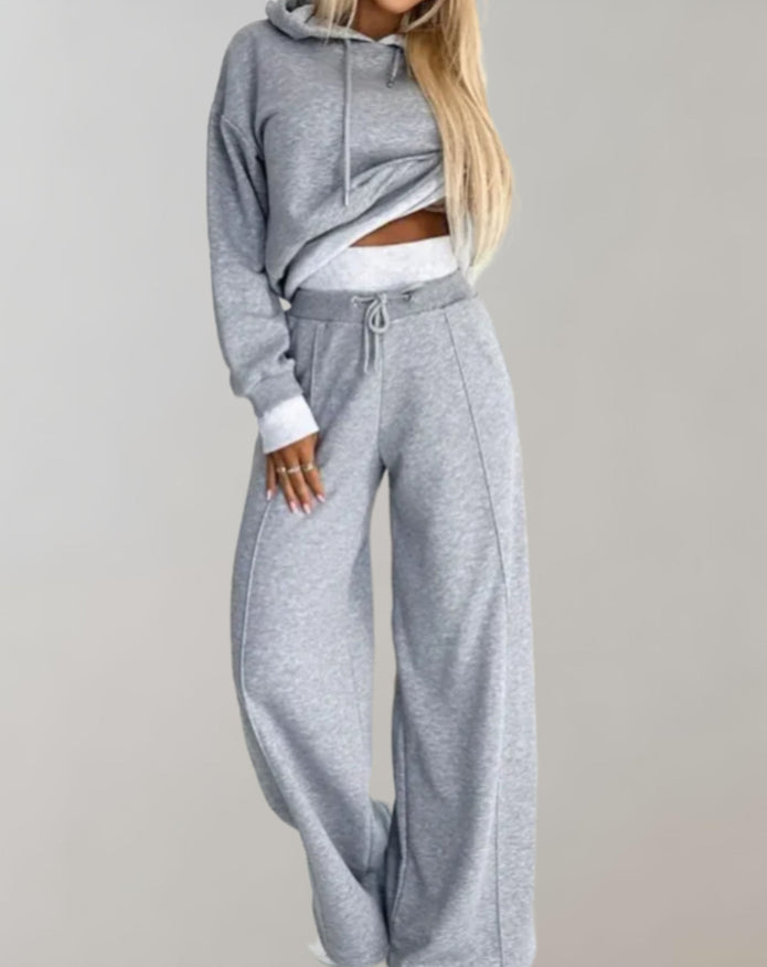 Stylowy damski dres z szerokimi nogawkami i kapturem | Ivah