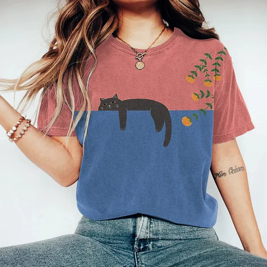 Luźna damska koszulka T-shirt z nadrukiem kotów i okrągłym dekoltem