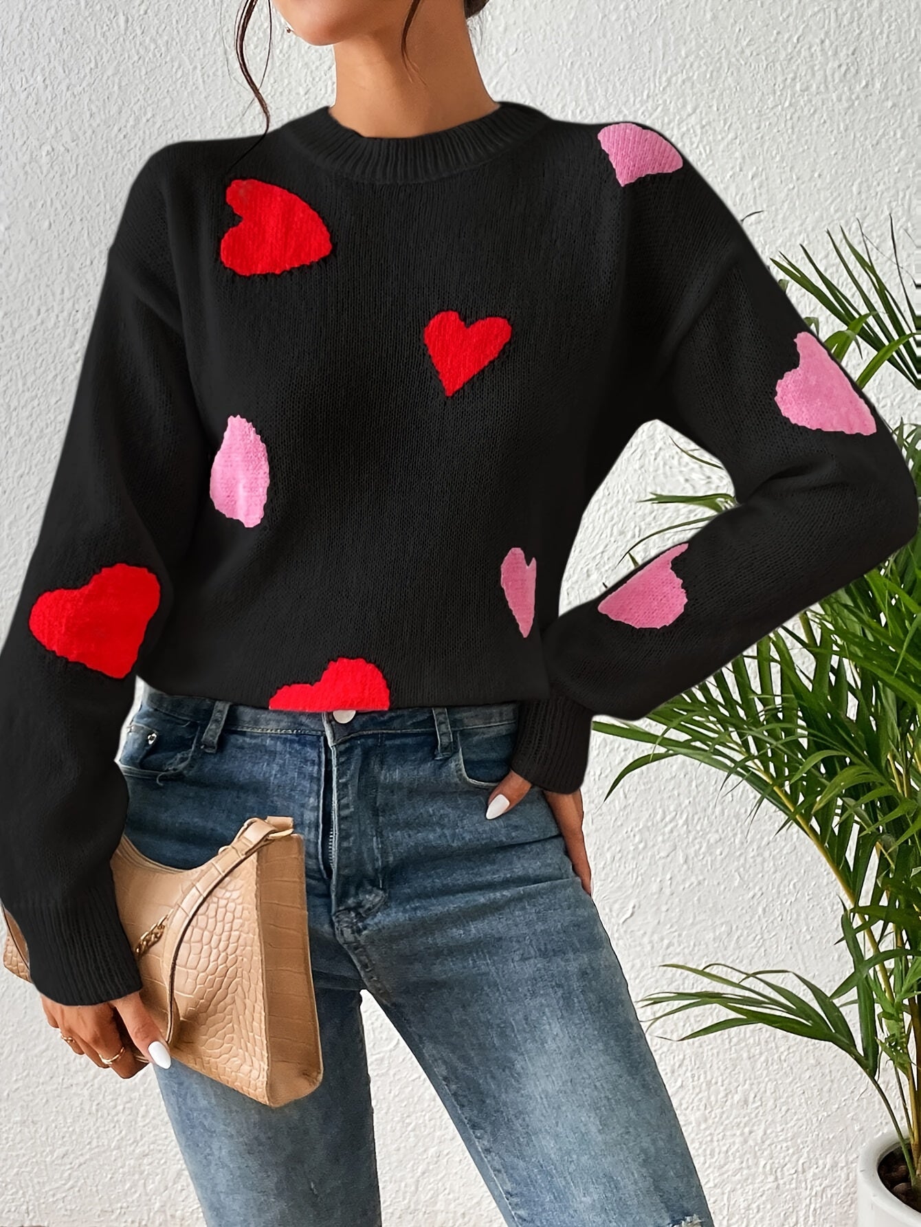 Elise | Damski sweter z okrągłym dekoltem i sercowym wzorem Warschau Fashion