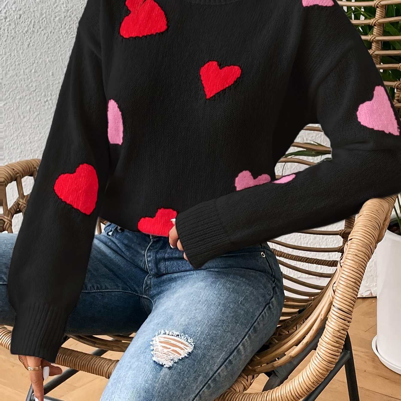 Elise | Damski sweter z okrągłym dekoltem i sercowym wzorem Warschau Fashion Czarny S