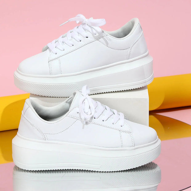 Damskie Sneakersy na Platformie – Niskie – Gładki Design – Sznurowane