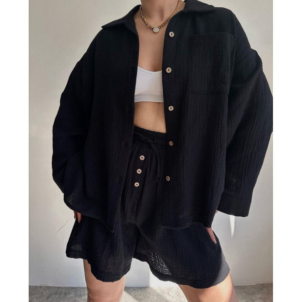 Damski dwuczęściowy zestaw: Bluzka z długim rękawem z guzikami i szorty z wysokim stanem z troczkiem – 100% bawełna 2-Piece Sets Warschau Fashion Czarne S