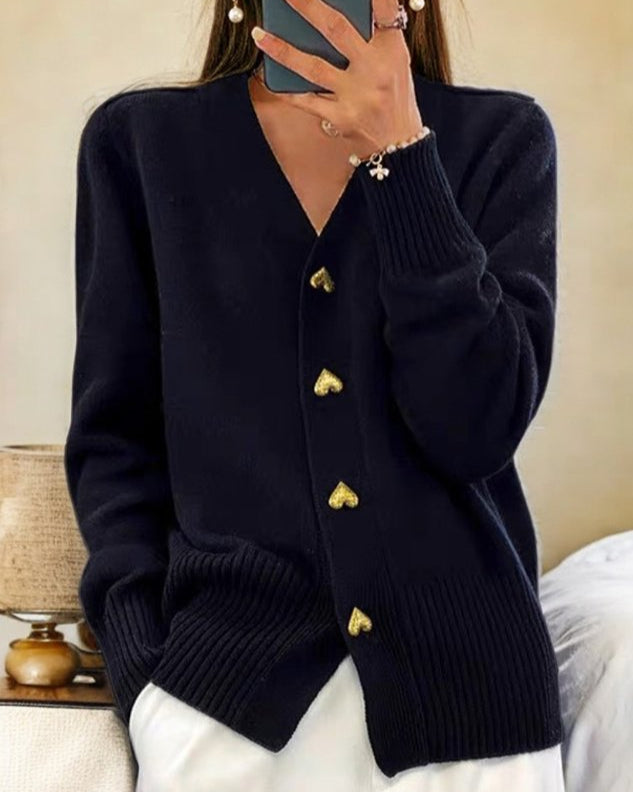 Adele - Stylowy kardigan z sercowym zapięciem Sweater Warschau Fashion Czarny S