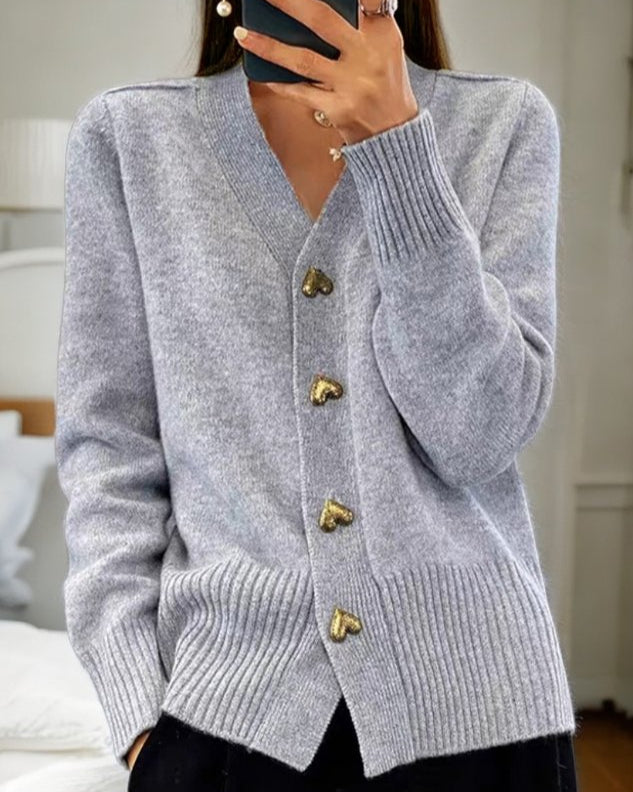 Adele - Stylowy kardigan z sercowym zapięciem Sweater Warschau Fashion Szary S
